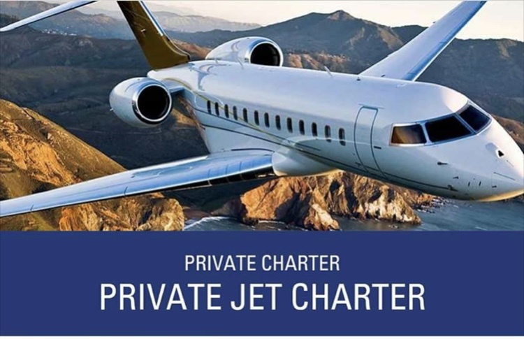 Из Неаполя летают прямые рейсы на Сардинию, в том числе частные авиалайнеры JET.