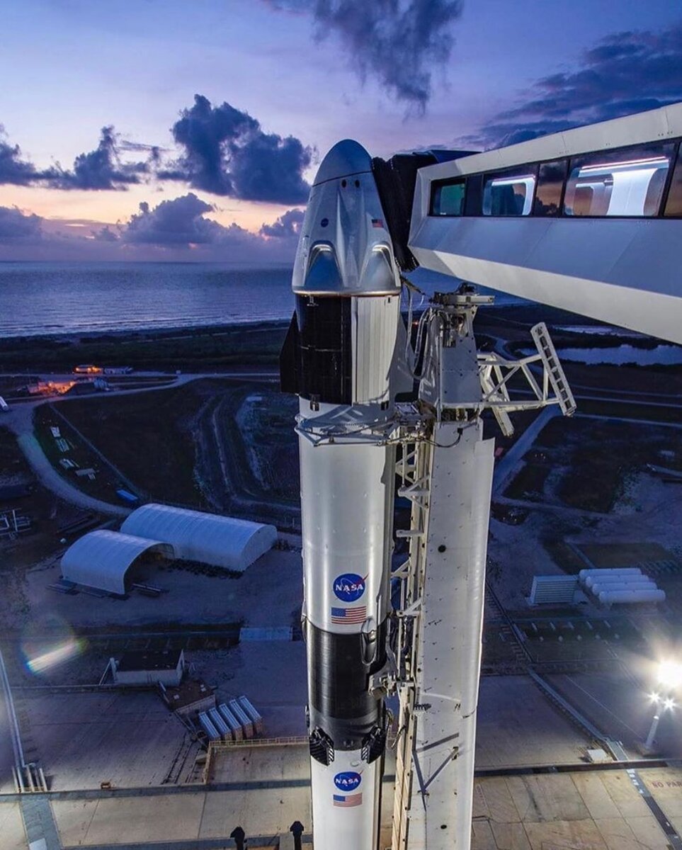Space X Falcon 9 - ракета многоразового использования.