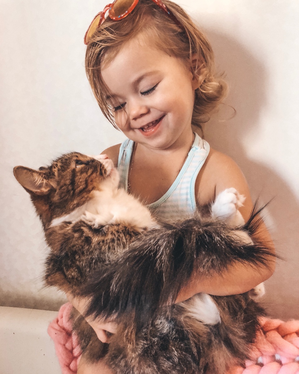 Дочка, кстати, всегда обращалась к ней в женском роде, как знала!)) а я ещё и поправляла её