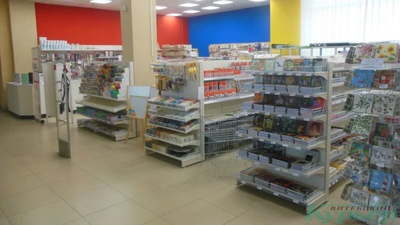 «Арт-территория» в универмаге. Фото: Сергей Мартинович