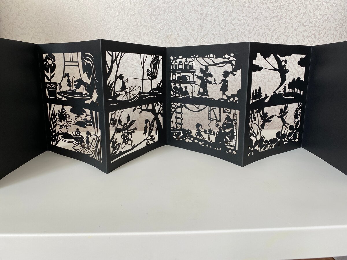 4 листа резных картинок. Фото из личного архива. 