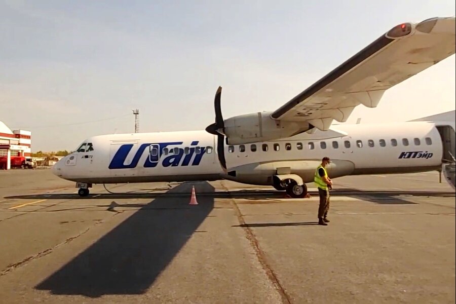 Utair отзывы пассажиров. Турбовинтовой самолет ЮТЭЙР. Четырехместный самолет. ЮТЭЙР 808 рейс. Астрахань Волгоград самолет.