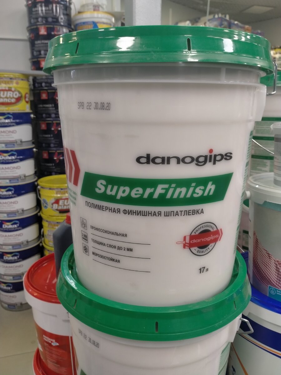 Эта шпаклевка идеально подходит для быстрой и качественной подготовке стены под покраску. 