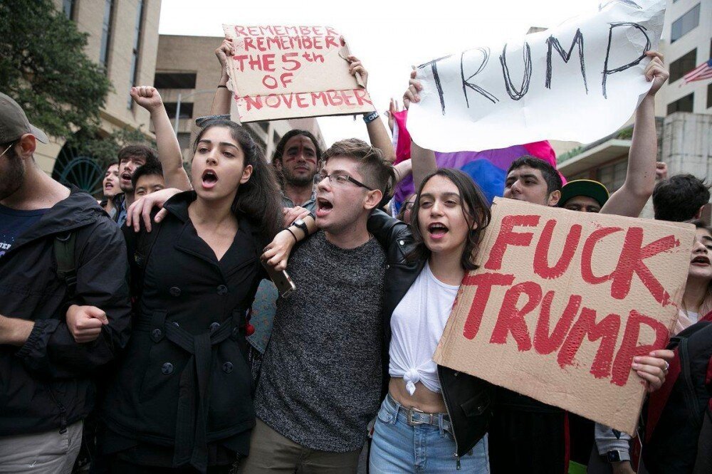 Страна свободных людей. Митинг феминисток в США. Митинг против Трампа. Протестные плакаты в Америке. Феминизм протесты.