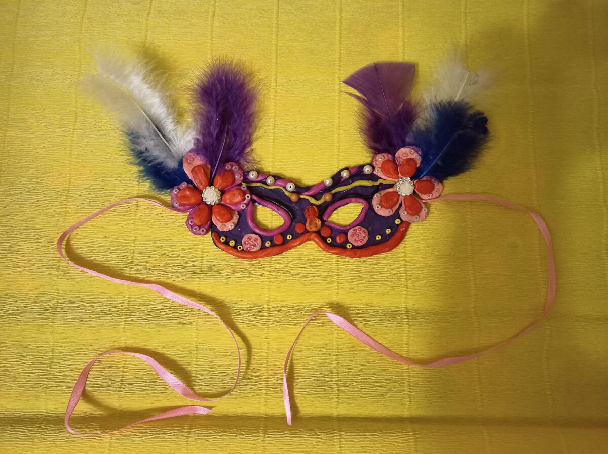 поделки с детьми из пластилина, идеи, развивающие занятия с детьми, маска из картона и пластилина своими руками