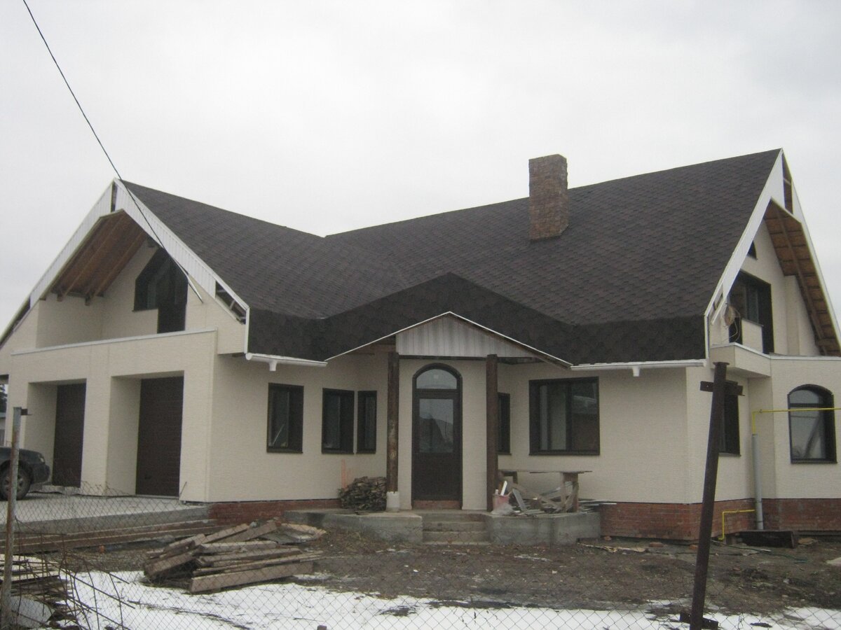 Сейчас участок благоустроен. и забор стоит...