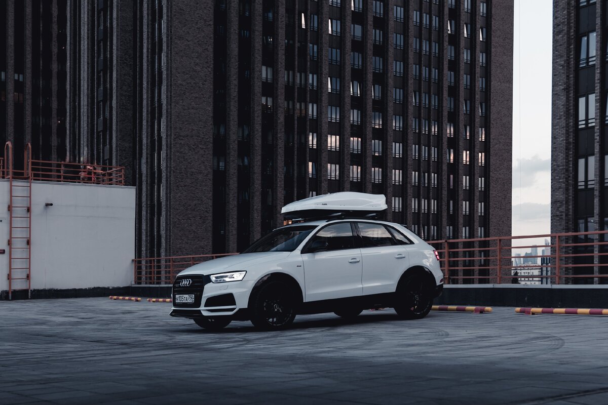 AUDI Q3 с багажным боксом LUX Irbis 175.