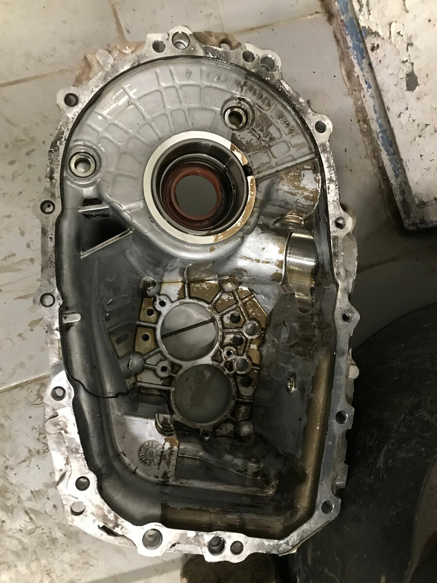 Корпус коробки передач, а точнее её картер