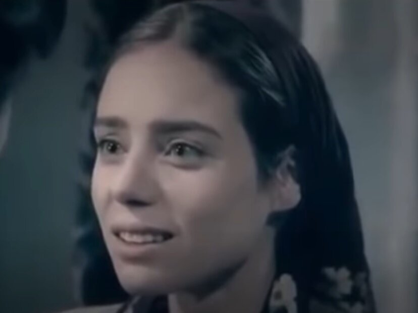 Кадр из сериала "Любовь против судьбы" Саадет в молодости (актриса Зейнеп Элчин)