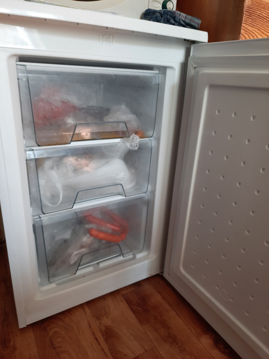 Midea,  3 вместительных ящика.