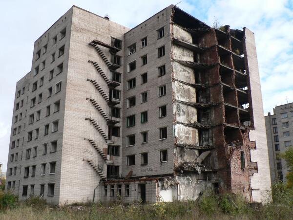 Разрушившийся дом на Двинской в СПб