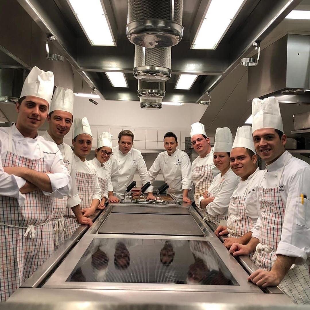 техно повар характеристики. ворлдскиллс форма поваров. повар 2 разряда.