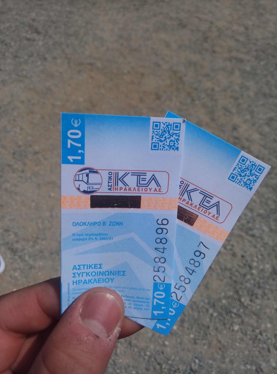 Цены на билеты зависят от расстояния и зон, наш путь примерно был 10-15 км. 