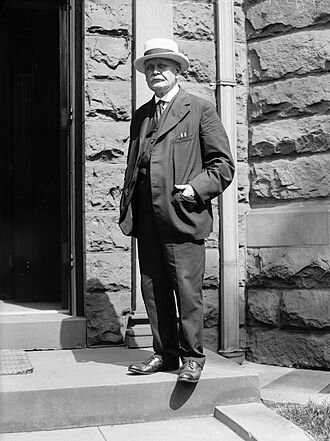 Чарльз Эдвард Манро (24 мая 1849 – 7 декабря 1938). Фото с сайта https://en.wikipedia.org/wiki/Charles_Edward_Munroe#/media/File:Charles_Edward_Munroe.jpg 