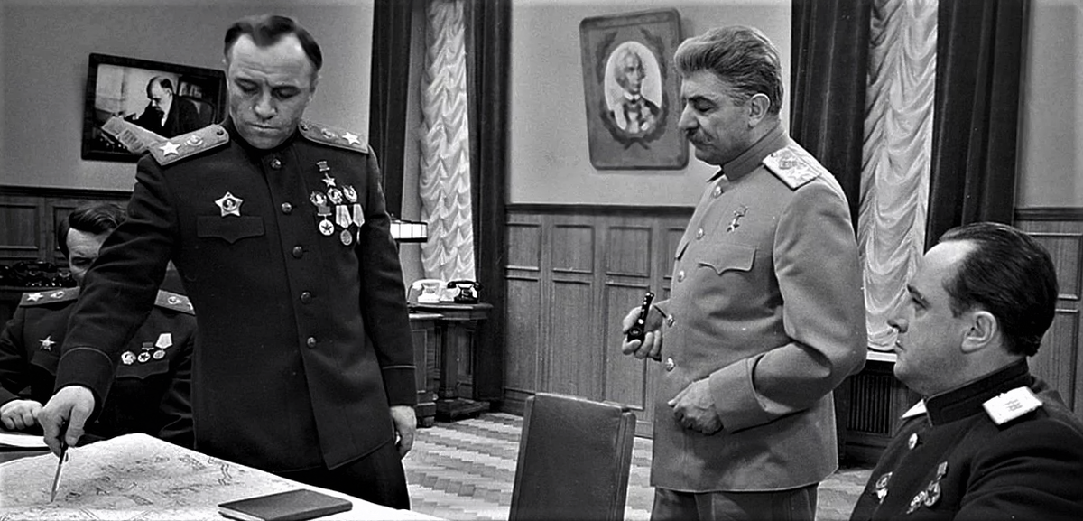 Кадр из киноэпопеи "Освобождение"