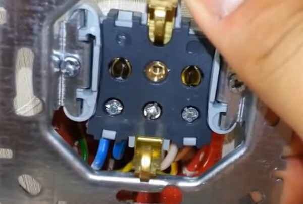 Сколько кВт выдержит розетка на 16 Ампер, какой провод к ней можно .