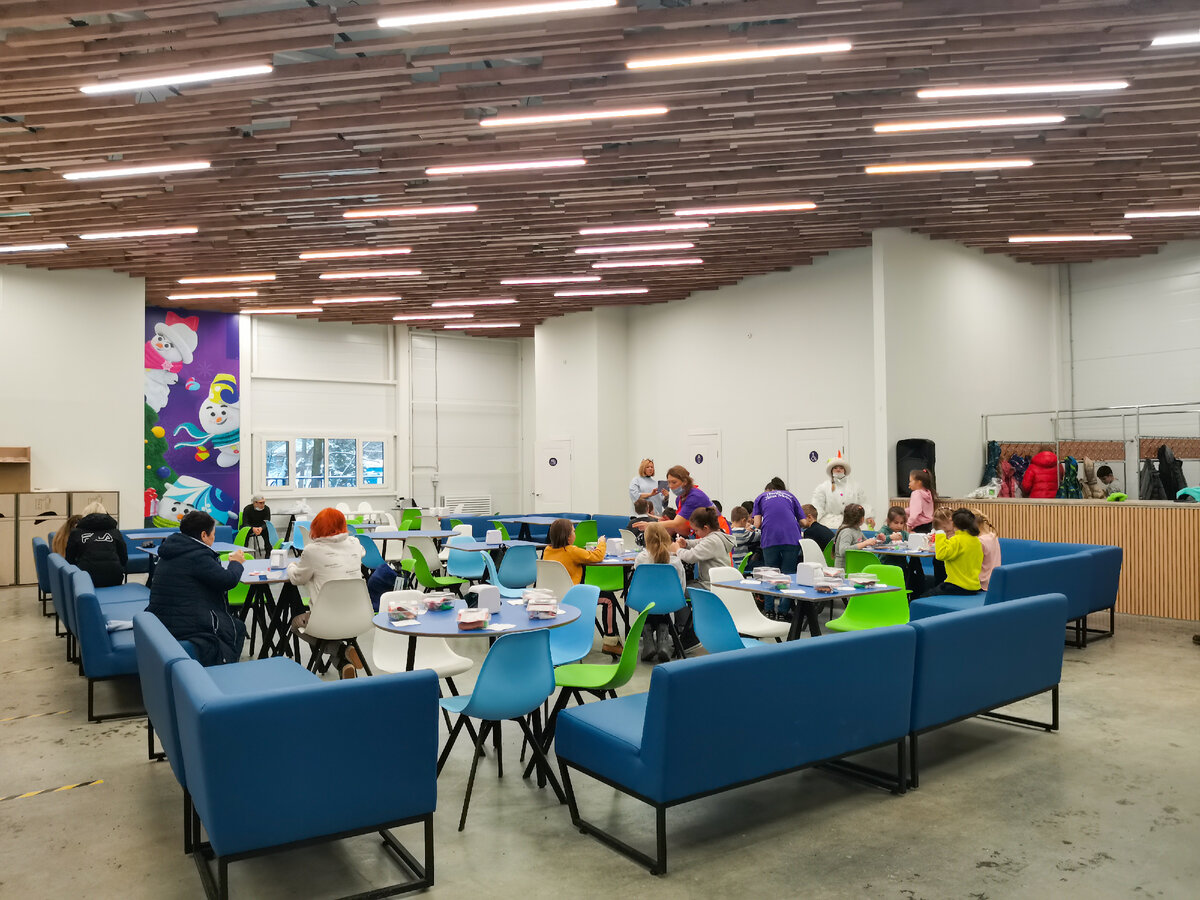 Фудкорт в Усадьбе Деда Мороза в Кузьминках