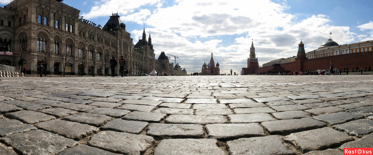 Вымощенная площадь. Мощенная булыжником мостовая. Мостовая красной площади каменная. Брусчатка булыжная мостовая. Историческая булыжная мостовая питер.