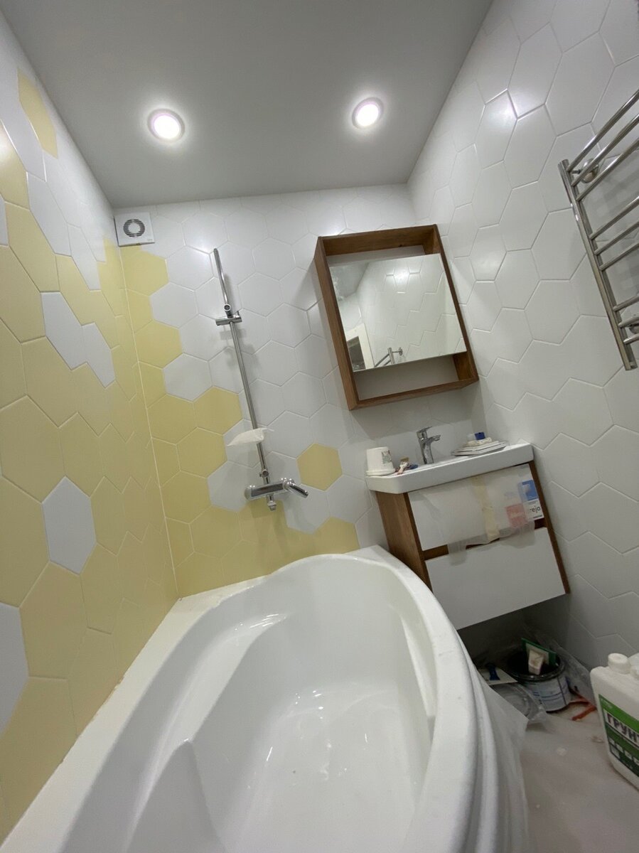 Ванная молодой девушки