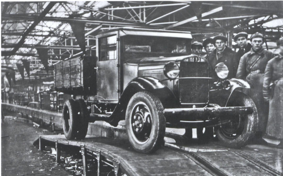 ГАЗ-АА сходит с конвейера 