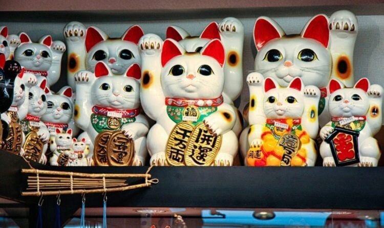 Манеки-неко (まねきねこ)