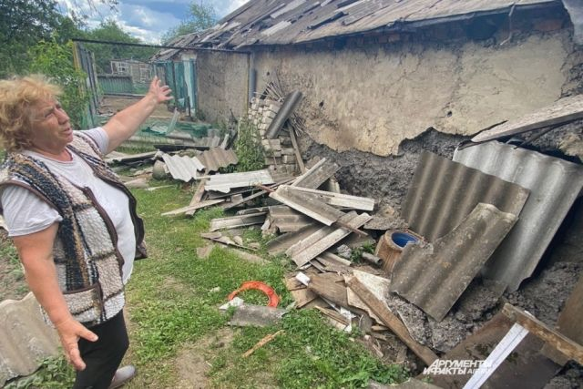 Баню, летний душ, сарай - всё разнесло. Жительница Займища показывает последствия разрушений. / Елена Дорошенкова / АиФ