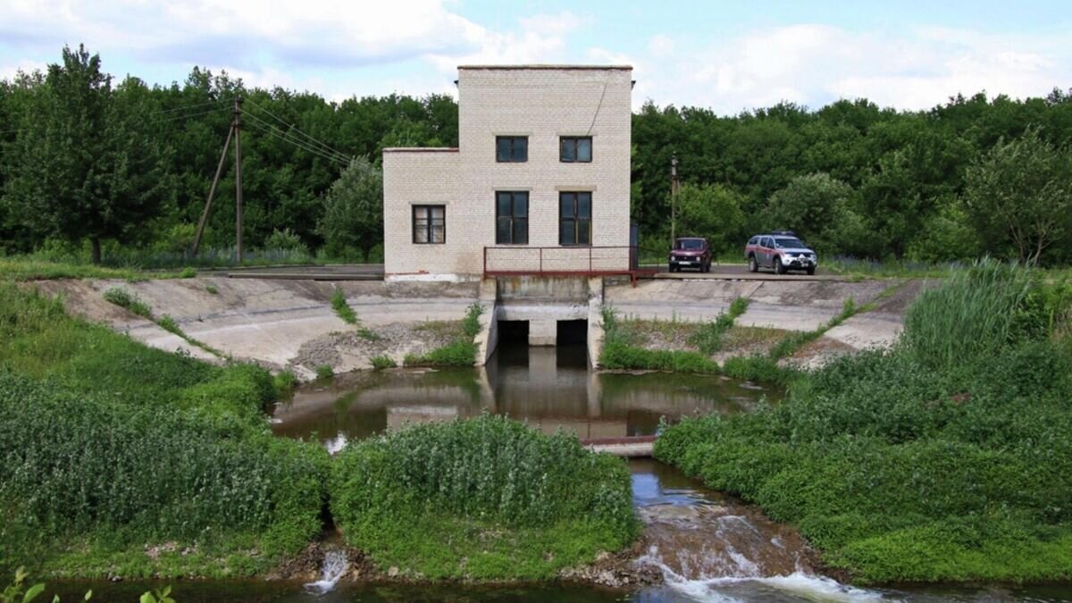    Водовод, восполняющий запасы в канале "Северский Донец — Донбасс"© Фото : МЧС ДНР