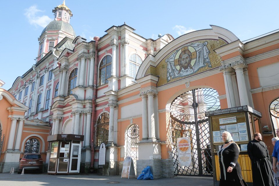     Неизвестные взломали соцсети Александро-Невской Лавры в Петербурге Артем КИЛЬКИН (архив)