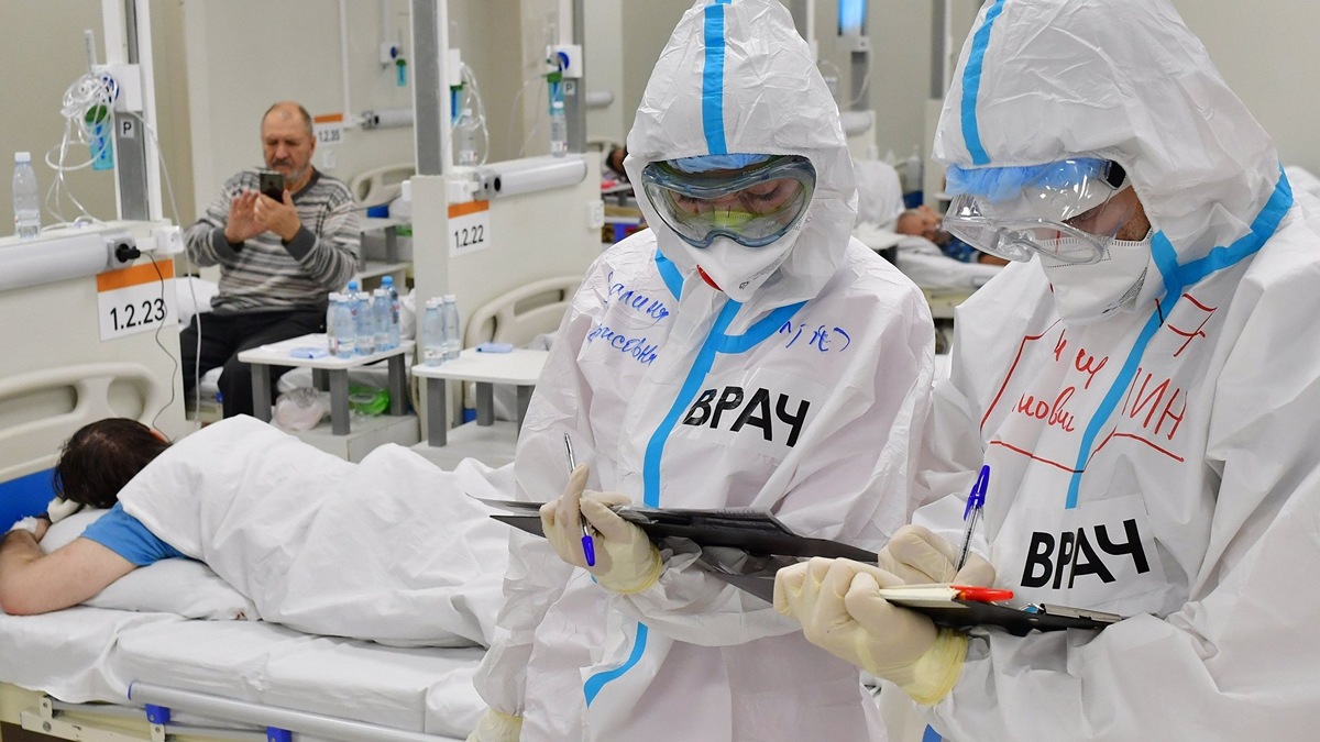    Лечение больных с COVID-19 в резервном госпитале в АТЦ "Москва"© РИА Новости . Алексей Майшев
