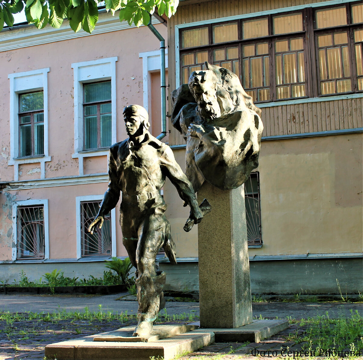 Памятники в музеях