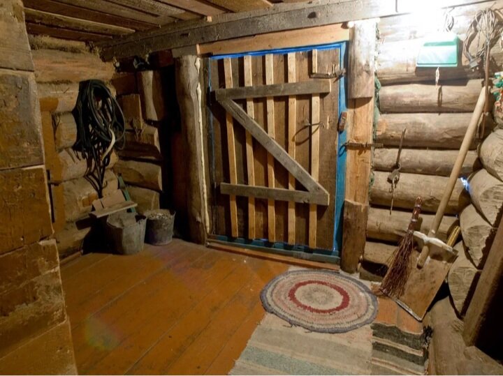 Сени в крестьянском доме. Фото из открытого источника