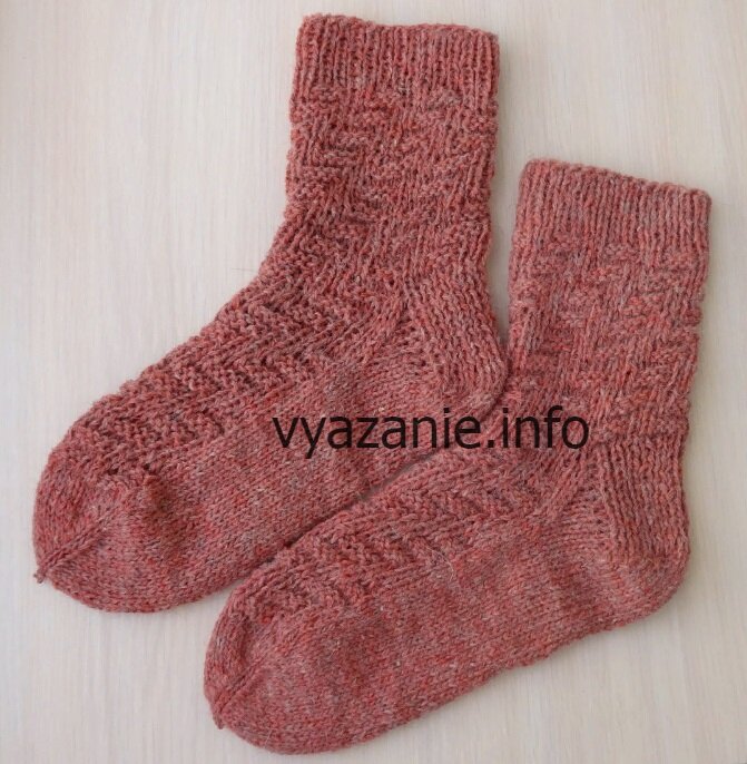 Носки с узором "золотые рыбки".