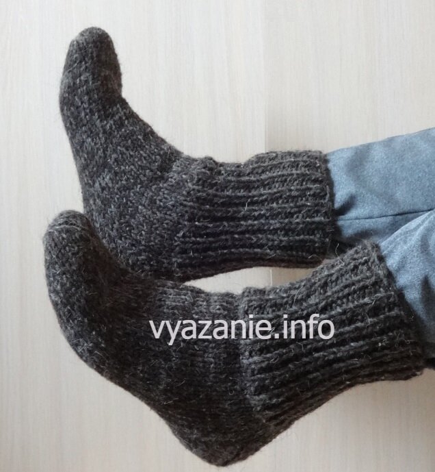 Носки с узором "золотые рыбки".