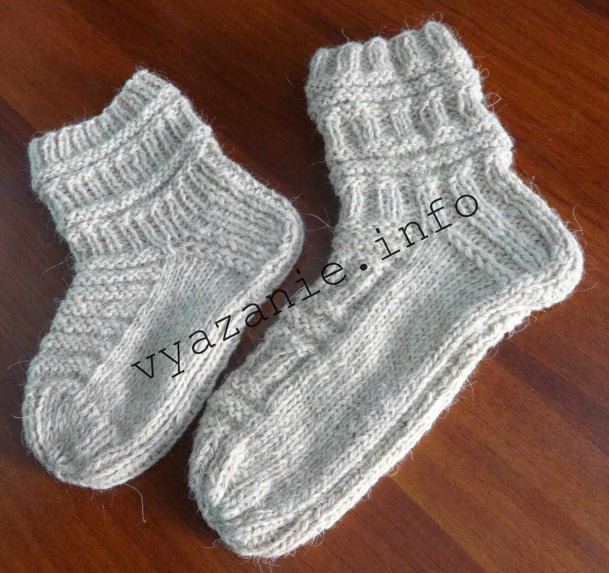 Носки с узором "золотые рыбки".