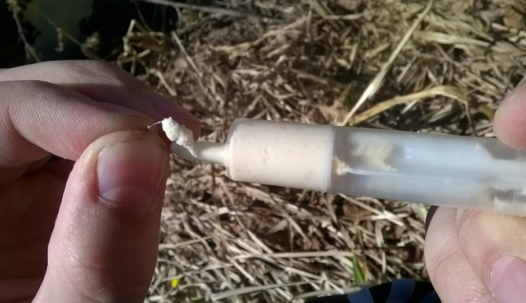 Манная болтушка для рыбалки. Тесто из манки. Готовим манку на карася. Ловля на манку болтушку. Манка для рыбалки.