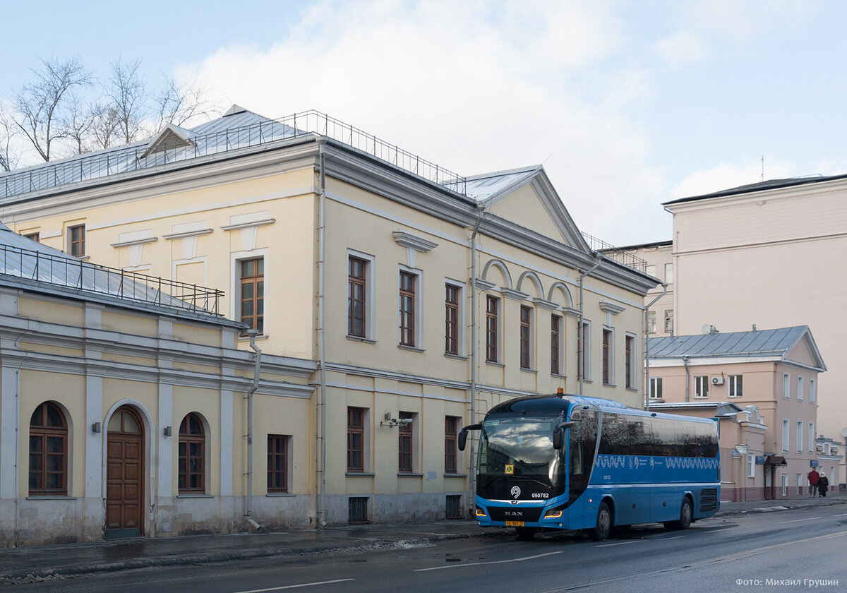 Улица Волхонка, дом 8. 1 марта 2023 года. Фото автора