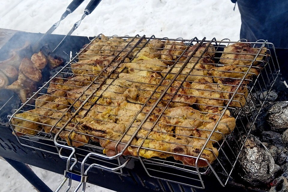     Пьяный житель Липецка украл контейнер с шашлыком и 500 рублей Юлия КЛЮЕВА