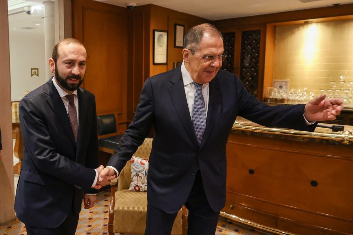 Сергей Лавров встретился с министром иностранных дел Армении и обозначил направление переговоров.                                           Мария Захарова       