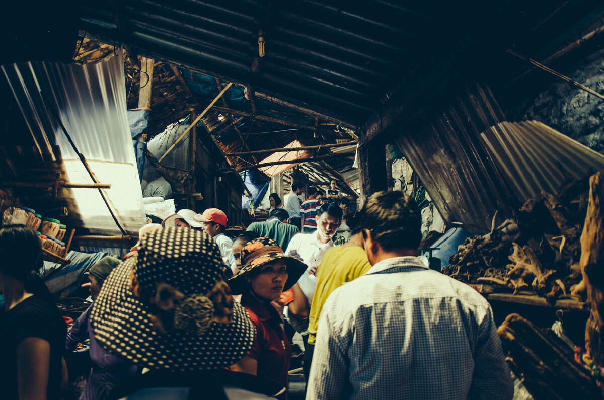 Рынки заняты. Flat Shoebox crowded poor.