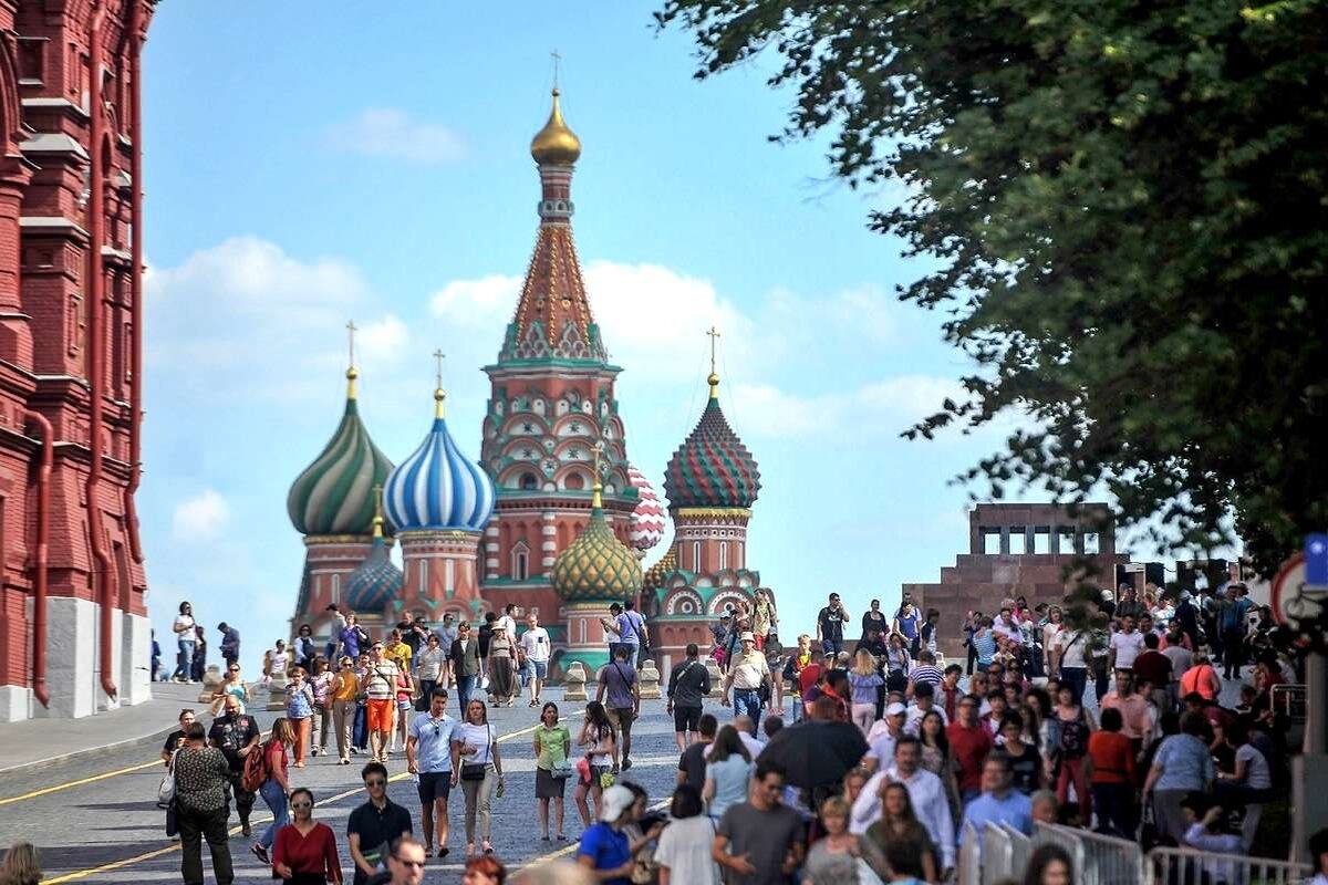 Moscow tourist. Туристы в Москве. Культурный туризм в России. Познавательный туризм в России. Культурный туризм Москва.