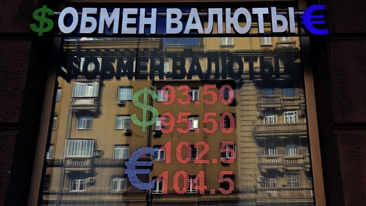    Обмен валюты© Globallookpress / Vladimir Baranov