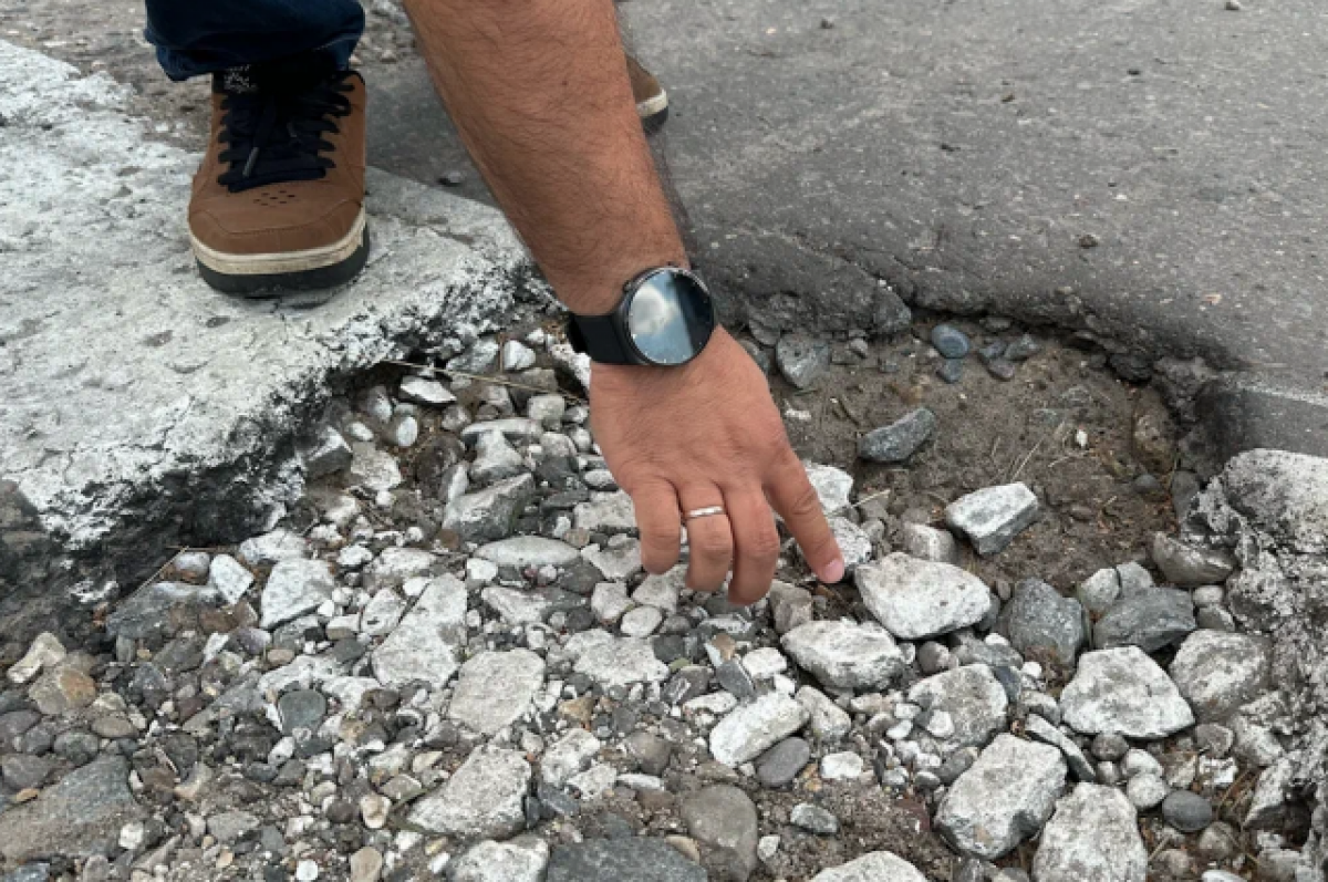    В Заволжском районе Ярославля дорожную разметку нанесли поверх ям