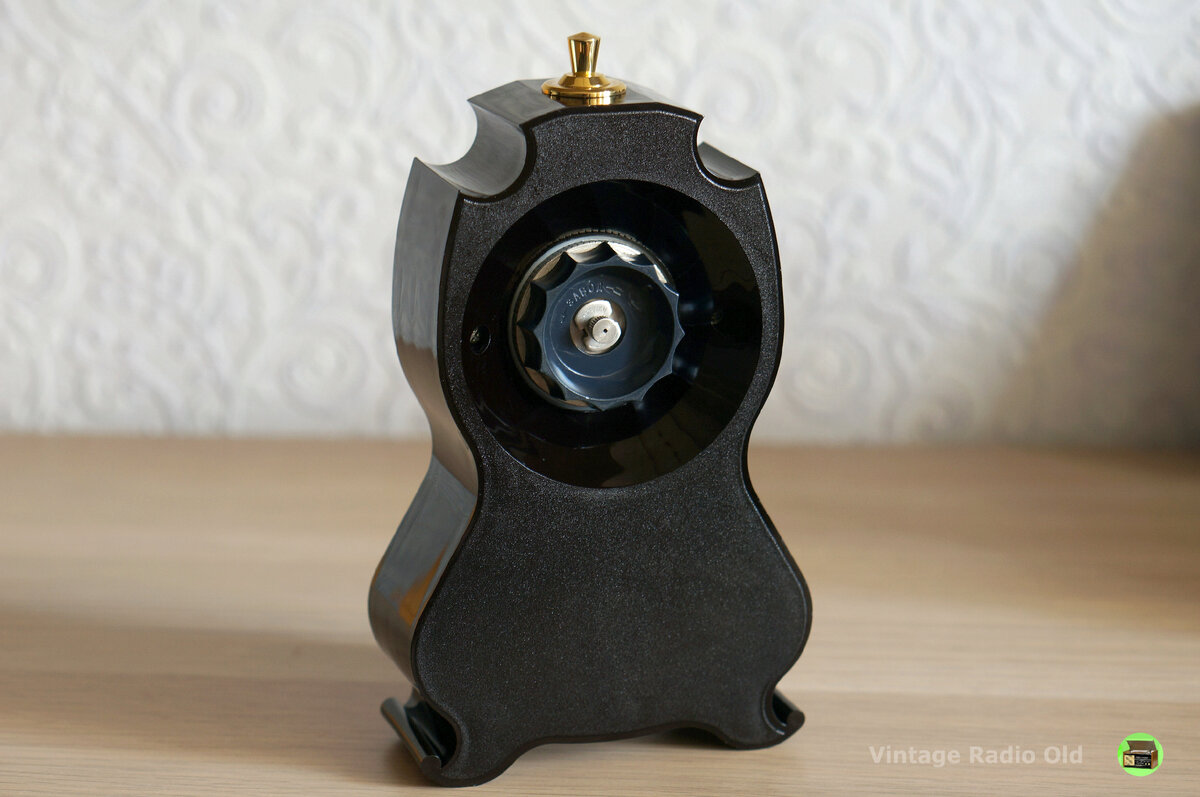 Часы настольные "Агат" 42127Б СССР Златоустовский часовой завод. Вид сзади.