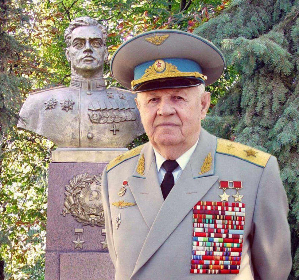 Какой военачальник дважды герой советского. Маршал авиации Ефимов.