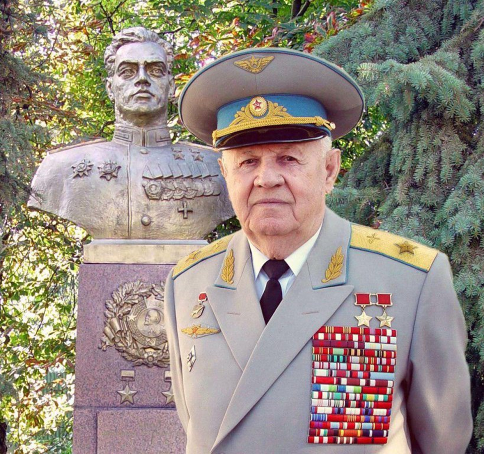 Маршал авиации. Ефимов Александр Николаевич дважды герой советского Союза. Маршал Ефимов Александр Николаевич. Александр Николаевич Ефимов летчик. Ефимов Миллерово