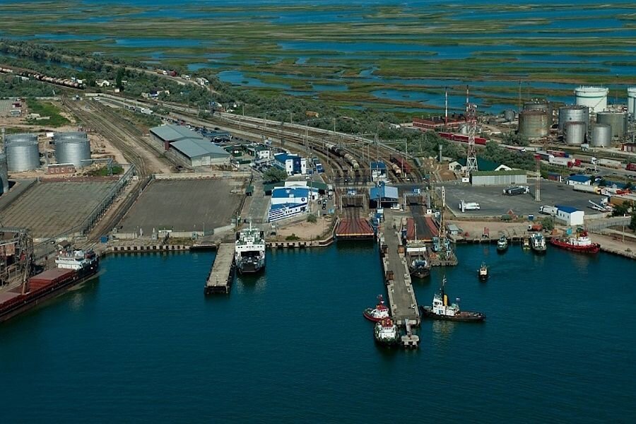 Краснодарский край паром. Порт “Кавказ” (Темрюкский район). Порт Кавказ паромная переправа. Морской порт Кавказ. Порт Кавказ Краснодарский край.