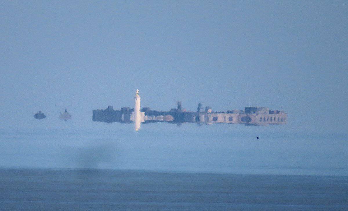 Фа́та-морга́на — редко встречающееся сложное оптическое явление в атмосфере, состоящее из нескольких форм миражей, при котором отдалённые объекты видны многократно...