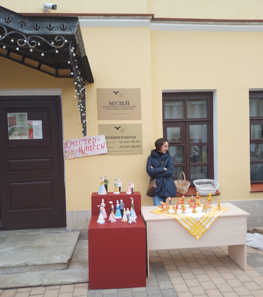 Нашему городу -877, но он  как всегда молод, красив, хорош собой, да ещё в в полном расцвете сил, радует своих жителей и гостей, историческими  памятниками, итересными музеями, замечательными...-14