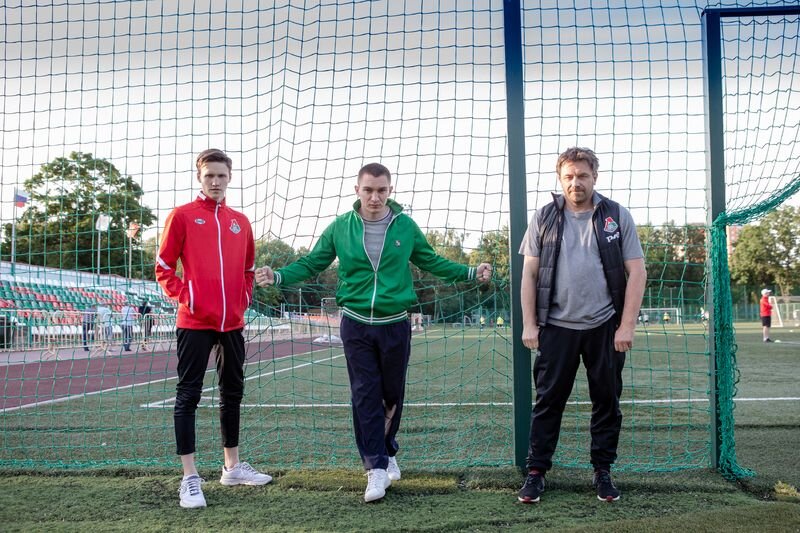 Николай Калинычев, Никита Павленко и Ростислав Бершауэр на съемках сериала «Вне игры»