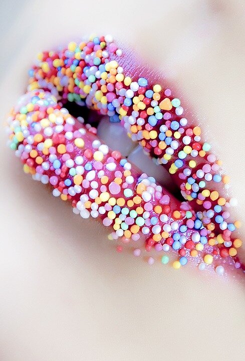 https://cdn.pixabay.com/photo/2014/07/08/13/44/lips-387245_960_720.jpg